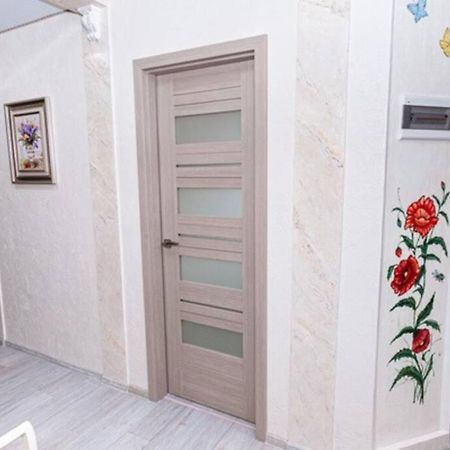 Тараскова 16, Люкс, Юзр Apartment Cherkasy Bagian luar foto