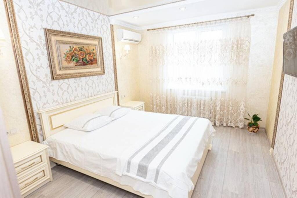 Тараскова 16, Люкс, Юзр Apartment Cherkasy Bagian luar foto