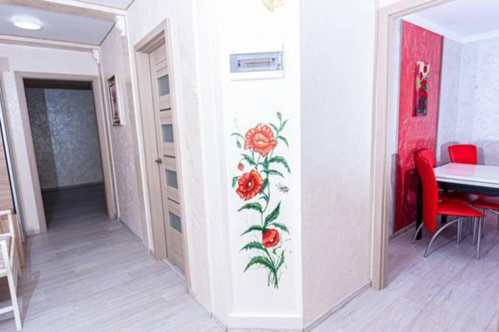 Тараскова 16, Люкс, Юзр Apartment Cherkasy Bagian luar foto