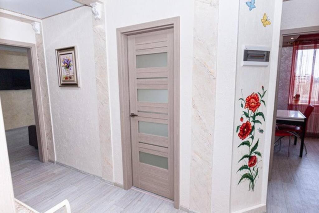 Тараскова 16, Люкс, Юзр Apartment Cherkasy Bagian luar foto