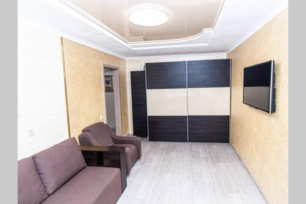 Тараскова 16, Люкс, Юзр Apartment Cherkasy Bagian luar foto