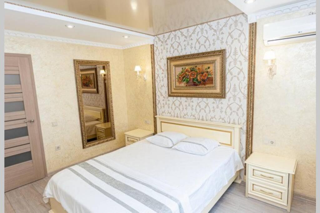Тараскова 16, Люкс, Юзр Apartment Cherkasy Bagian luar foto